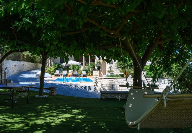 Kipo Paradiso 6 Yoga & Spa Resort, Relaxing Outdoor Garden Kipo Paradiso 6 Yoga & Spa Resort, Relaxing Outdoor Garden