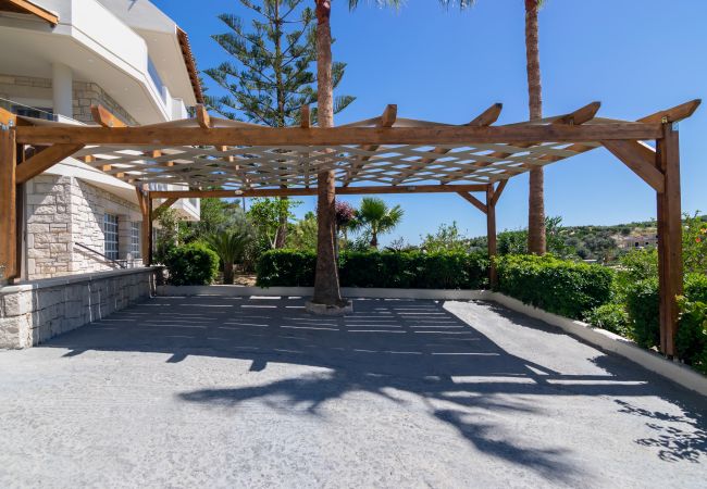 Kipo Paradiso 6 Yoga & Spa Resort, Spacious Garage Kipo Paradiso 6 Yoga & Spa Resort, Spacious Garage
