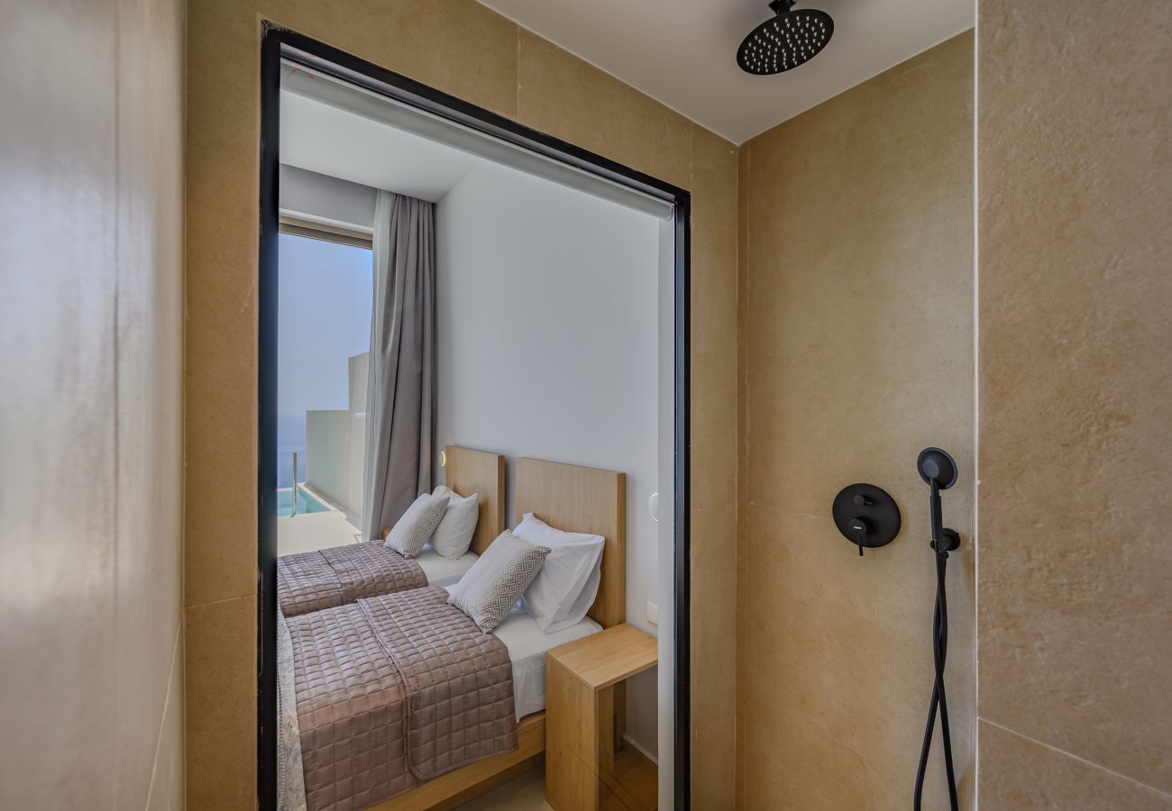 Pyrgos Exquisite villa 2, Bathroom Area Pyrgos Exquisite villa 2, Bathroom Area