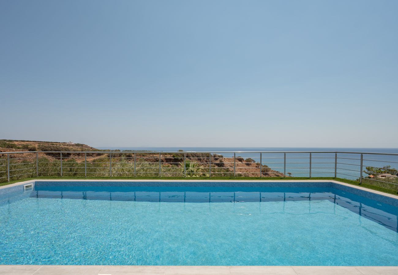 House in Keratokambos - Gallery Villa w/ Pool · 300m Beach · Sea Views