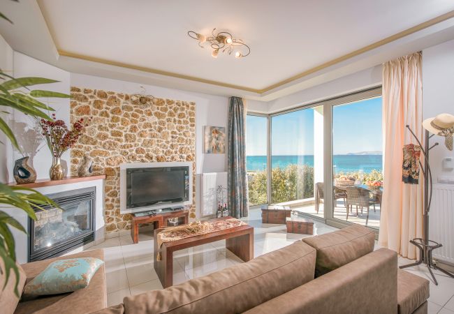 Villa in Kato Gouves - Aphrodite beachfront villa-on the Waves Villa in Kato Gouves - Aphrodite beachfront villa-on the Waves