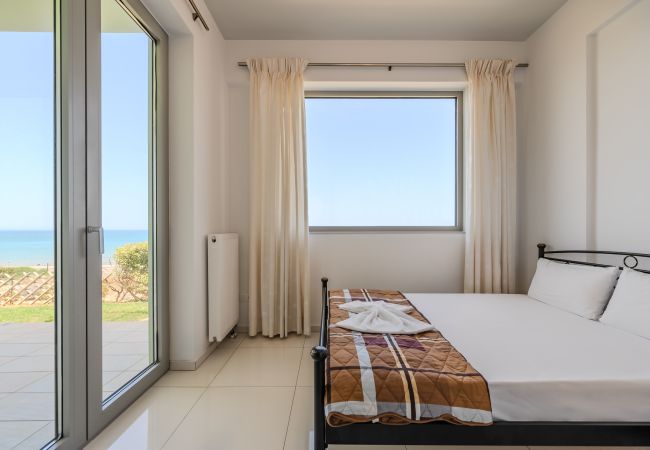 Villa in Kato Gouves - Aphrodite beachfront villa-on the Waves Villa in Kato Gouves - Aphrodite beachfront villa-on the Waves