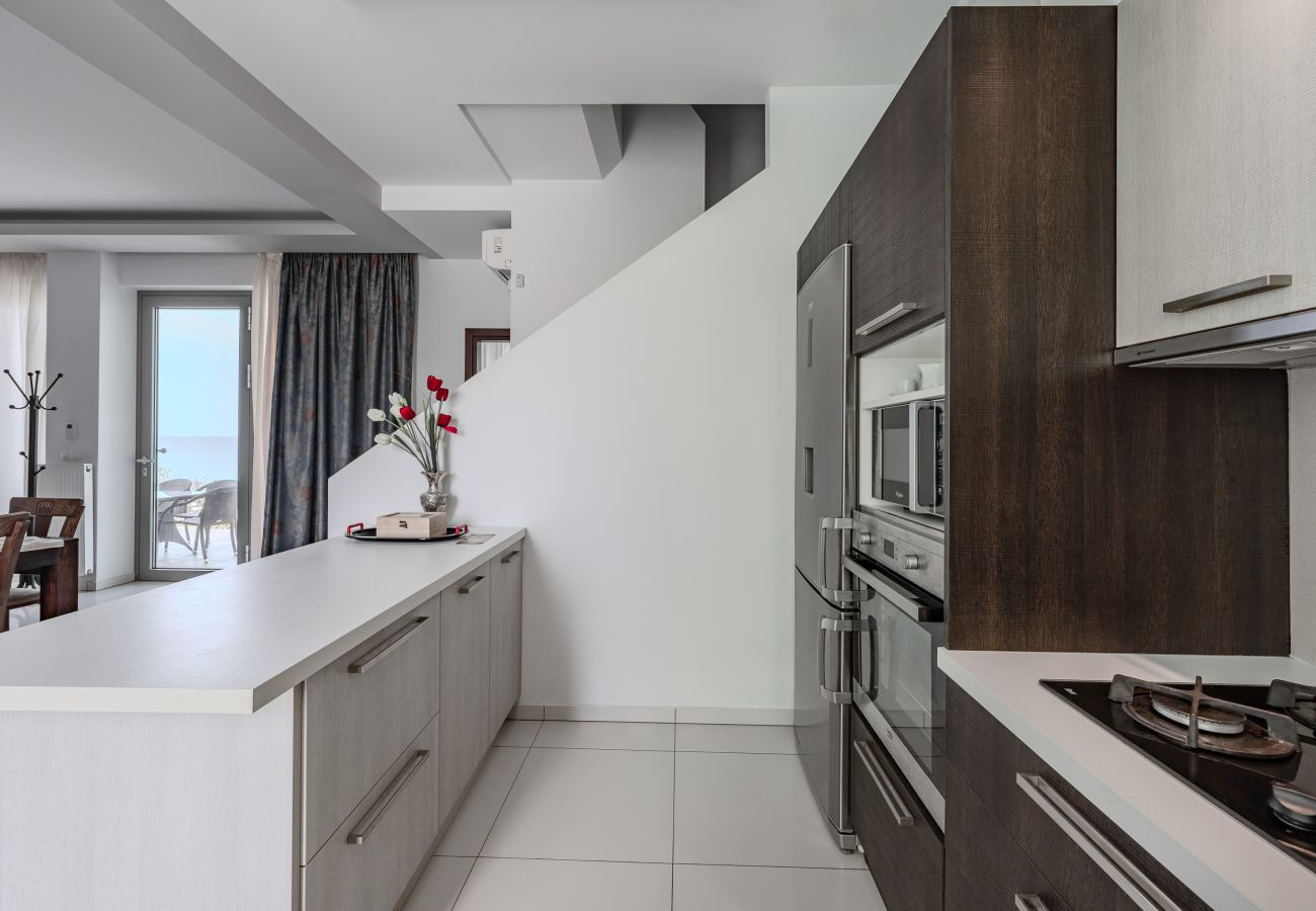 Villa in Kato Gouves - Aphrodite beachfront villa-on the Waves Villa in Kato Gouves - Aphrodite beachfront villa-on the Waves