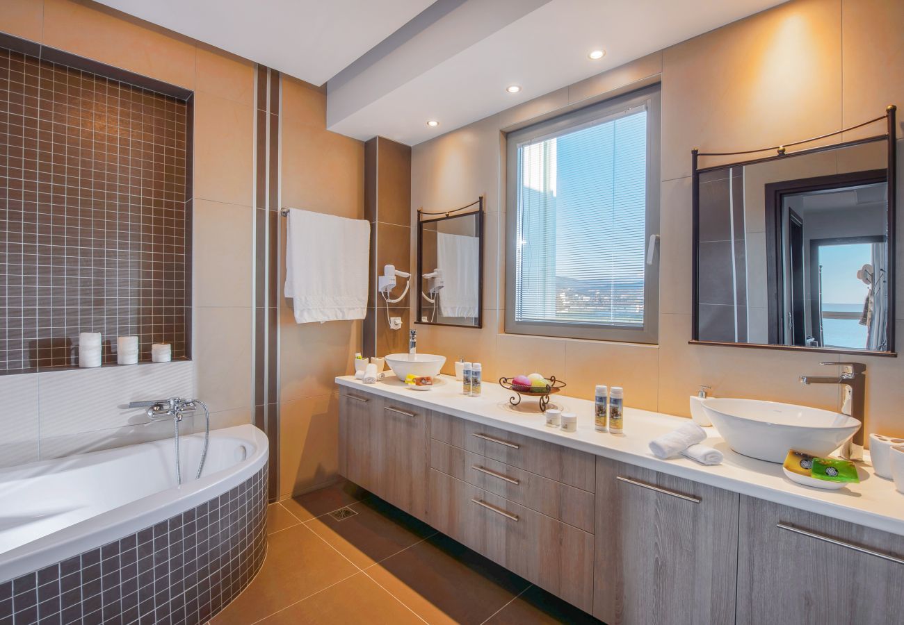 Villa in Kato Gouves - Aphrodite beachfront villa-on the Waves Villa in Kato Gouves - Aphrodite beachfront villa-on the Waves