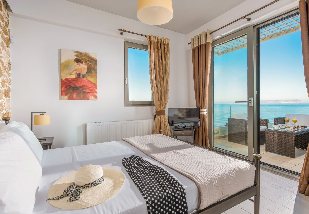 Villa in Kato Gouves - Aphrodite beachfront villa-on the Waves Villa in Kato Gouves - Aphrodite beachfront villa-on the Waves