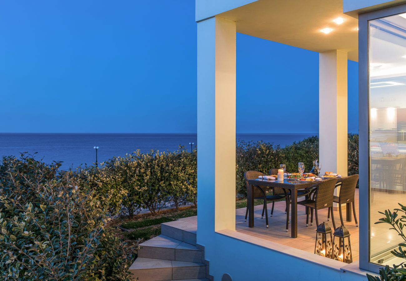 Villa in Kato Gouves - Aphrodite beachfront villa-on the Waves Villa in Kato Gouves - Aphrodite beachfront villa-on the Waves