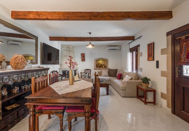 Villa in Amari - Evergreen Villa in Amari - Evergreen