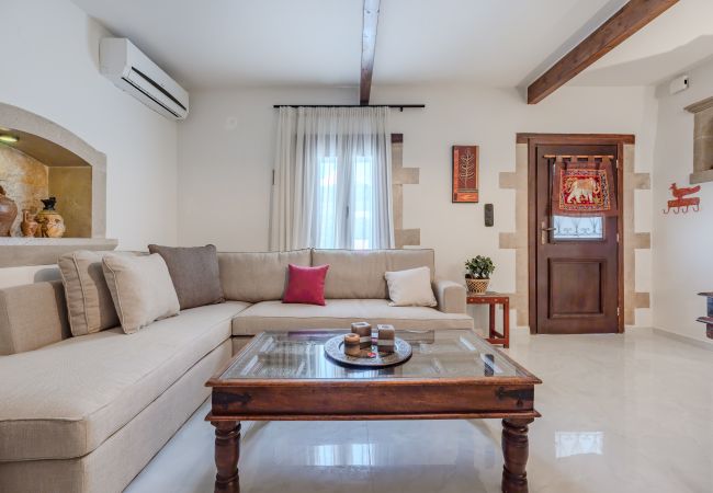 Villa in Amari - Evergreen Villa in Amari - Evergreen