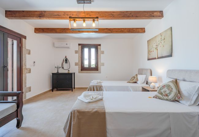 Villa in Amari - Evergreen Villa in Amari - Evergreen