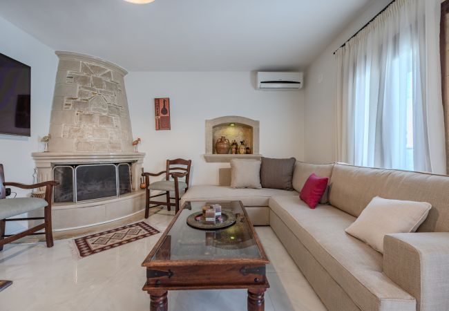 Villa in Amari - Evergreen Villa in Amari - Evergreen