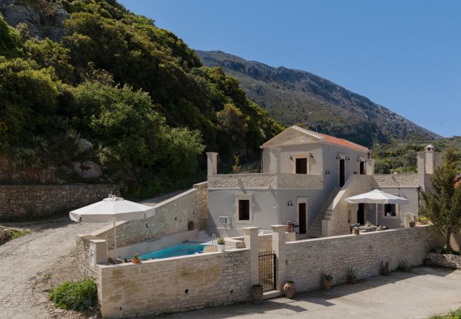 Villa in Amari - Evergreen Villa in Amari - Evergreen