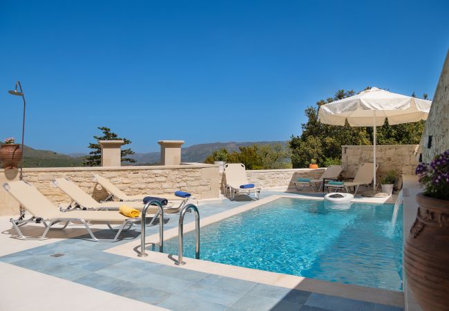 Villa in Amari - Evergreen Villa in Amari - Evergreen