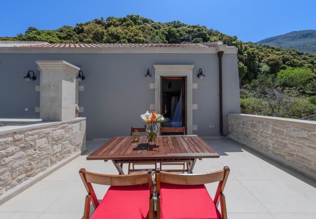 Villa in Amari - Evergreen Villa in Amari - Evergreen