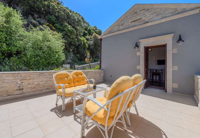 Villa in Amari - Evergreen Villa in Amari - Evergreen