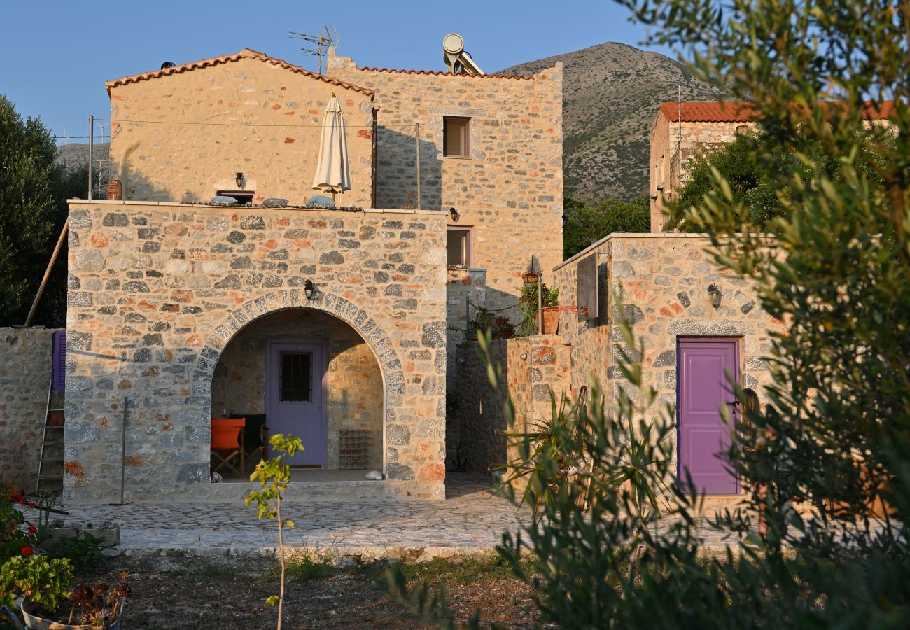 House in Pyrgos Dirou - Kivotos Mani