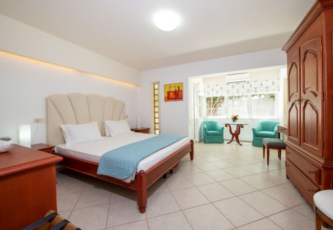 Villa in Akrotiri - Villa Plumeria Flower Villa in Akrotiri - Villa Plumeria Flower