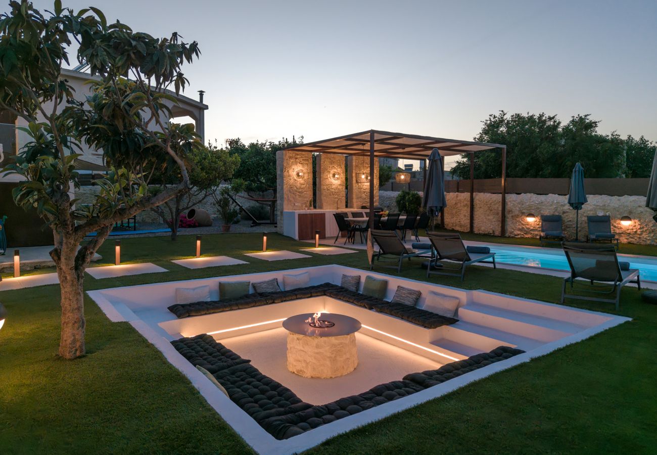 Villa in Erfi - Villa Lithi Luxury Villa with Pool & Ping Pong