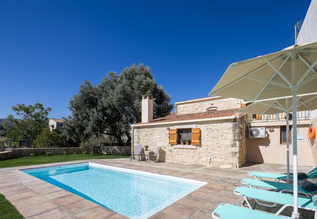 Villa in Laga - Laga 1577 Traditional Stonehouse